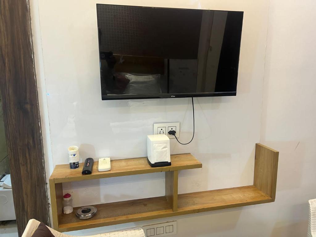TV a/nebo společenská místnost v ubytování Hotel Amaresh