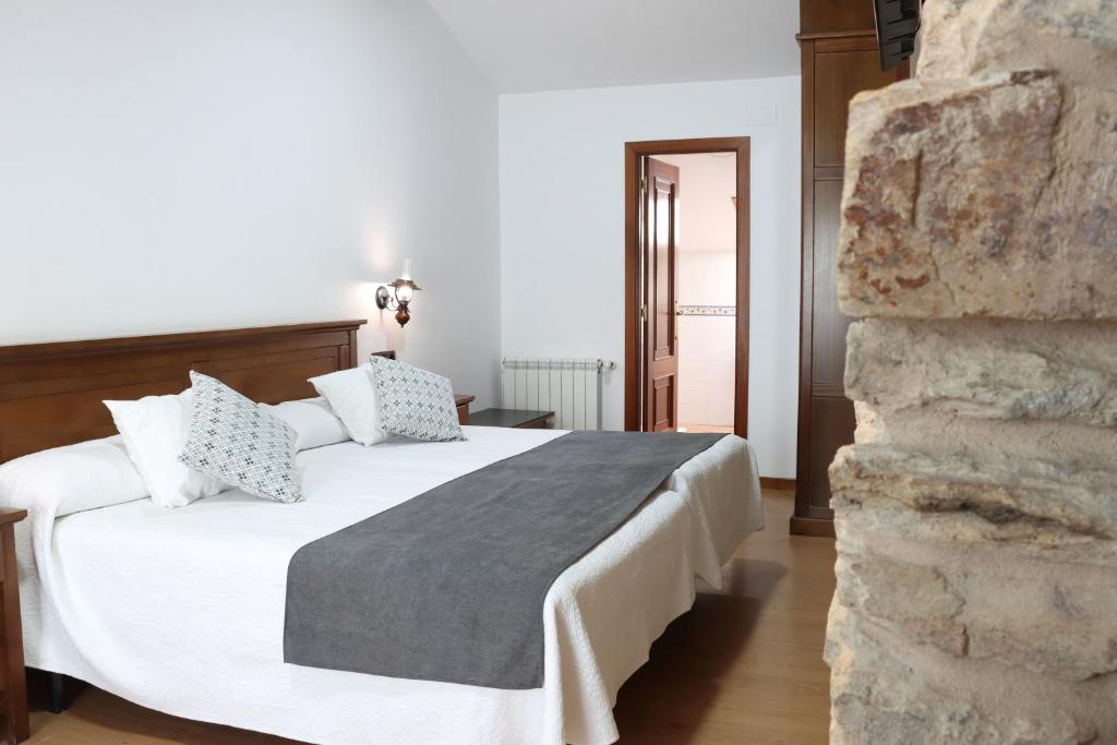 Posteľ alebo postele v izbe v ubytovaní Hotel Pazos Alba