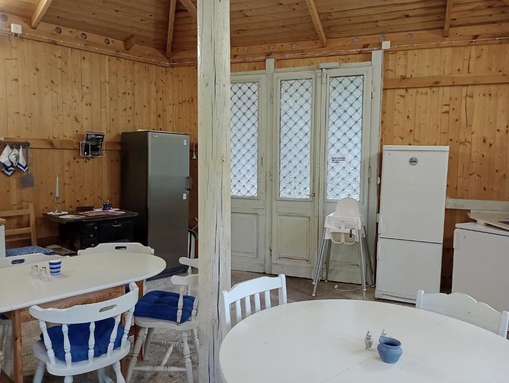 Kuchyň nebo kuchyňský kout v ubytování Alva Stugby Gotland