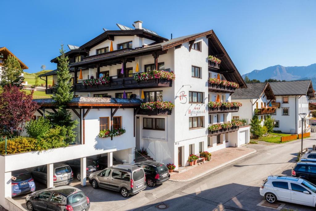 Nespecifikovaný výhled na hory nebo výhled na hory při pohledu z hotelu