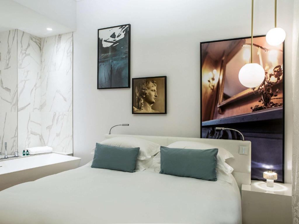 Postel nebo postele na pokoji v ubytování Sofitel Roma Villa Borghese