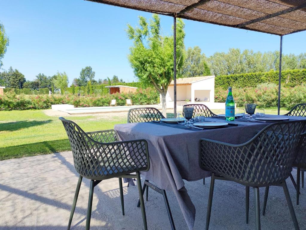 Fotografia z galérie ubytovania Loft avec piscine privée en campagne proche Saint Remy de Provence v destinácii Maillane