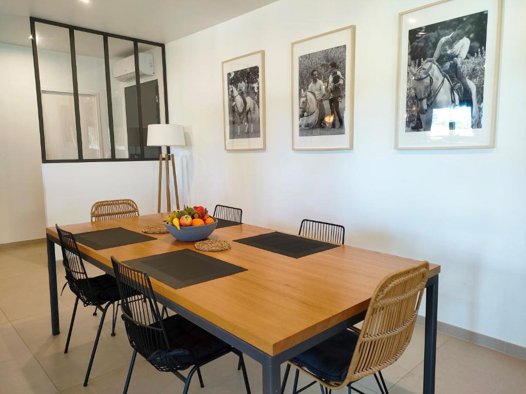 Fotografia z galérie ubytovania Loft avec piscine privée en campagne proche Saint Remy de Provence v destinácii Maillane