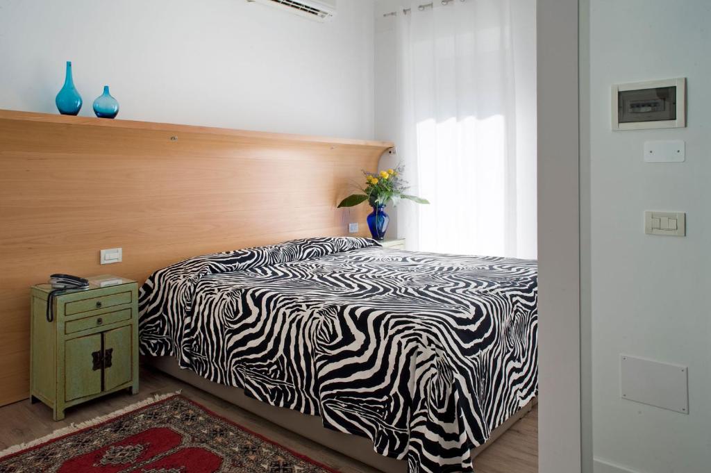 a zebra print bed in a bedroom with a window at Hotel Valdor in Cavallino-Treporti
