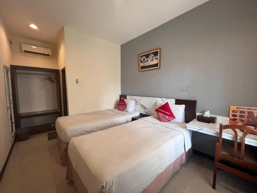 Postel nebo postele na pokoji v ubytování Hotel Cepu Indah 1