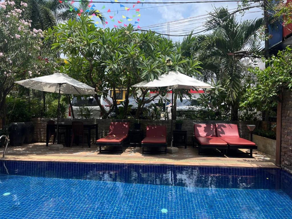 Bazén v ubytování Jasmine Lodge Siem Reap nebo v jeho okolí