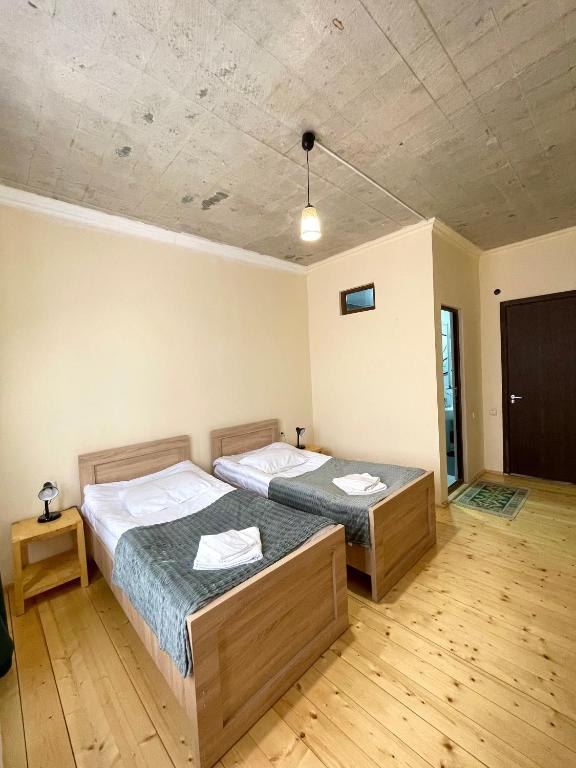 Postel nebo postele na pokoji v ubytování Khedi