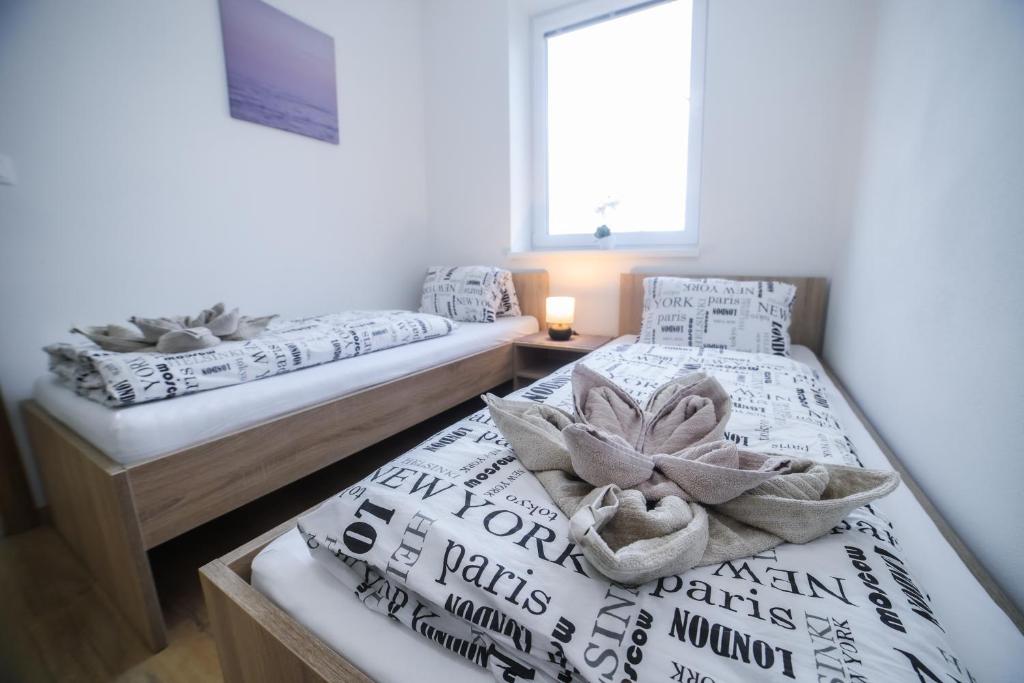 Postel nebo postele na pokoji v ubytování apartmány MAJKA