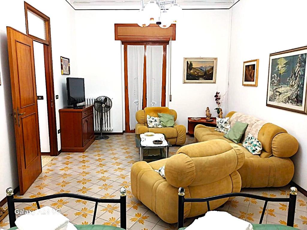 TV a/nebo společenská místnost v ubytování Casa Vacanze Nonna Tetta