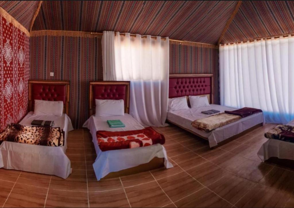 Postel nebo postele na pokoji v ubytování wadi rum land mars