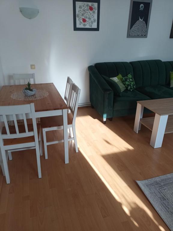 Posedenie v ubytovaní Apartament STOKROTKA