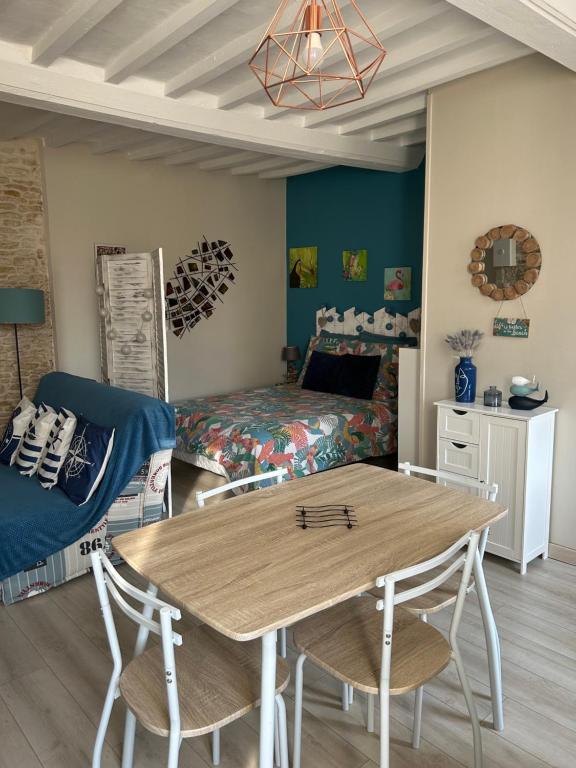 Kuchyň nebo kuchyňský kout v ubytování Studio cosy de Luc