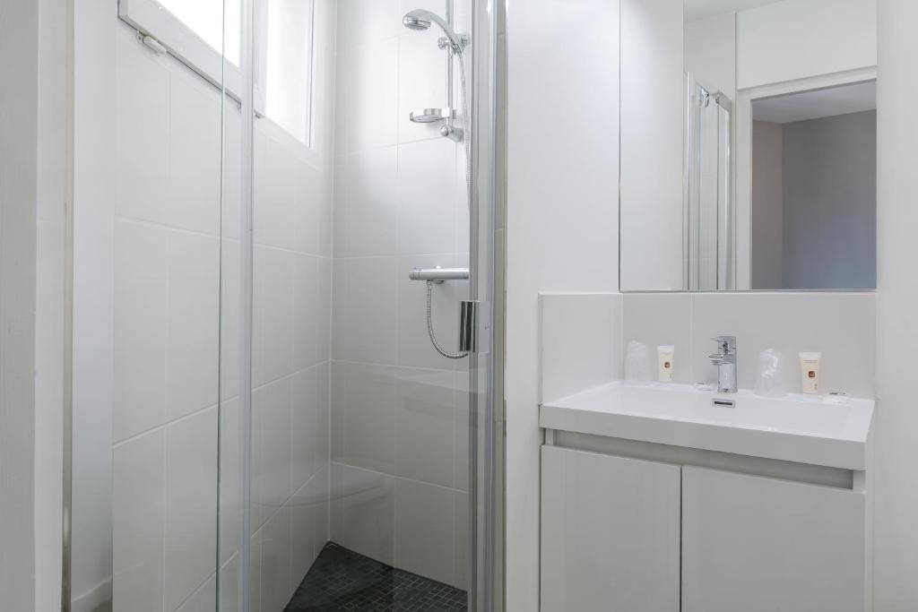 Koupelna v ubytování Hotel Foch Nancy Gare