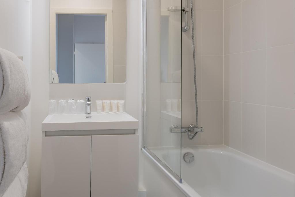 Koupelna v ubytování Hotel Foch Nancy Gare