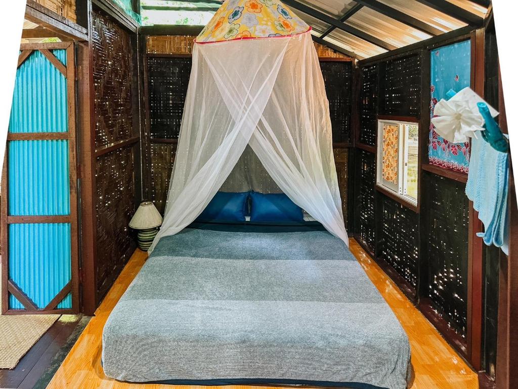 Postel nebo postele na pokoji v ubytování Baan Suanthip Homestay - Aoluek Natural Retreat