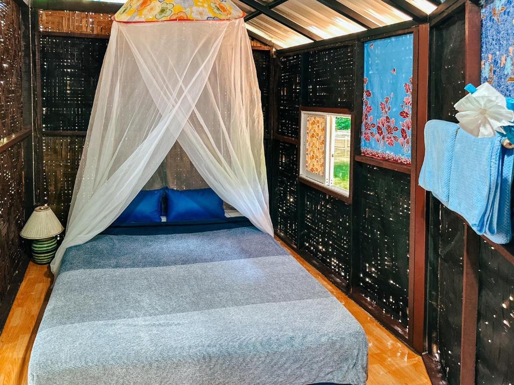 Postel nebo postele na pokoji v ubytování Baan Suanthip Homestay - Aoluek Natural Retreat