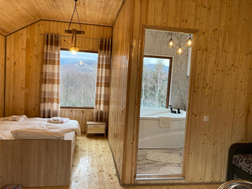 Postel nebo postele na pokoji v ubytování Cabana doi mesteceni