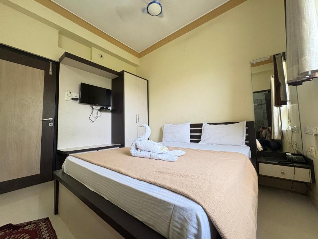 Postel nebo postele na pokoji v ubytování Hotel Benson Blue In Cuttack