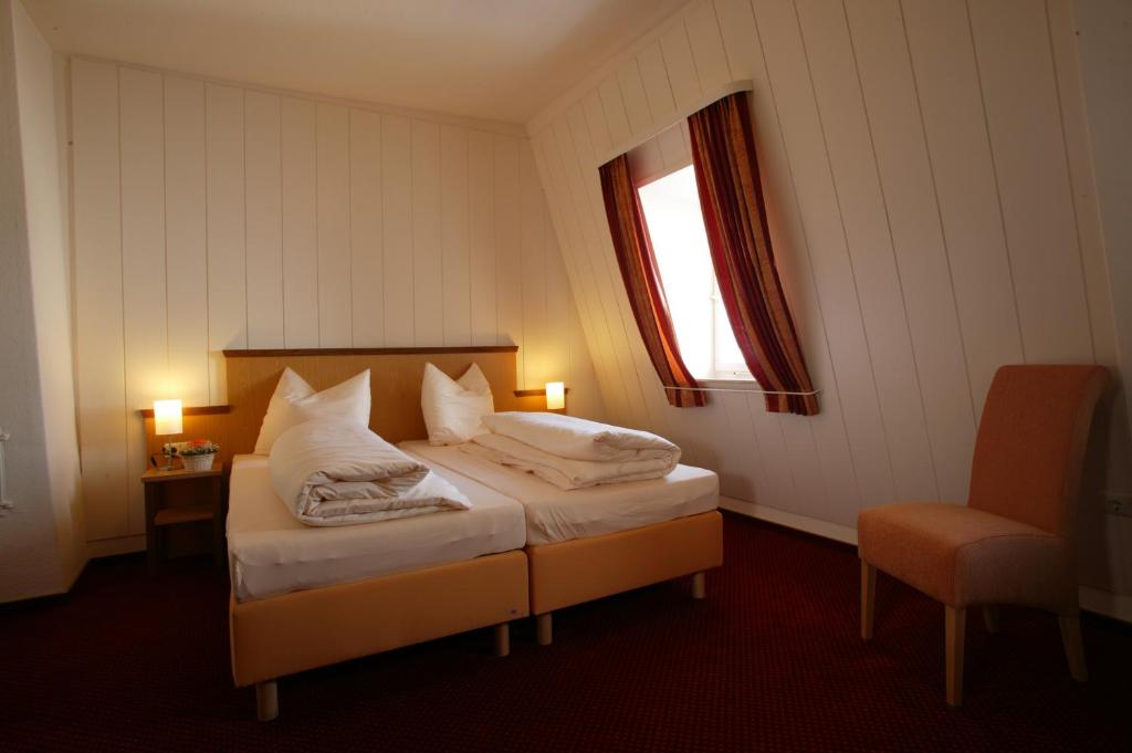 Postel nebo postele na pokoji v ubytování Gasthof zur Post