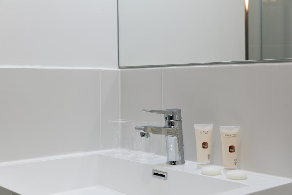 Koupelna v ubytování Hotel Foch Nancy Gare