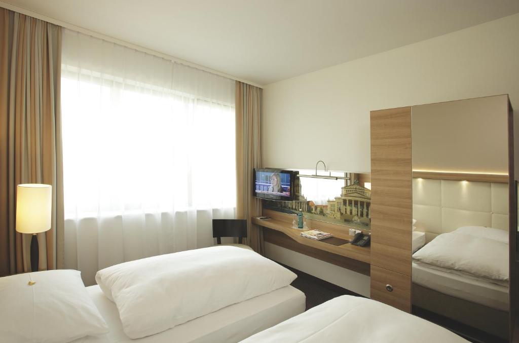 Postel nebo postele na pokoji v ubytování H4 Hotel Berlin Alexanderplatz