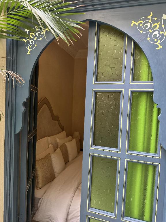 Postel nebo postele na pokoji v ubytování Riad Atrium & Spa