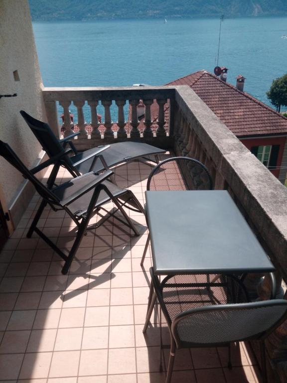 Balkón nebo terasa v ubytování VILLA ARANCIO Ghiffa