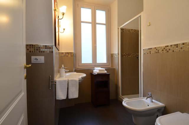 Koupelna v ubytování VILLA ARANCIO Ghiffa