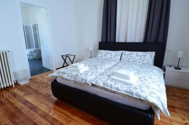 Postel nebo postele na pokoji v ubytování VILLA ARANCIO Ghiffa
