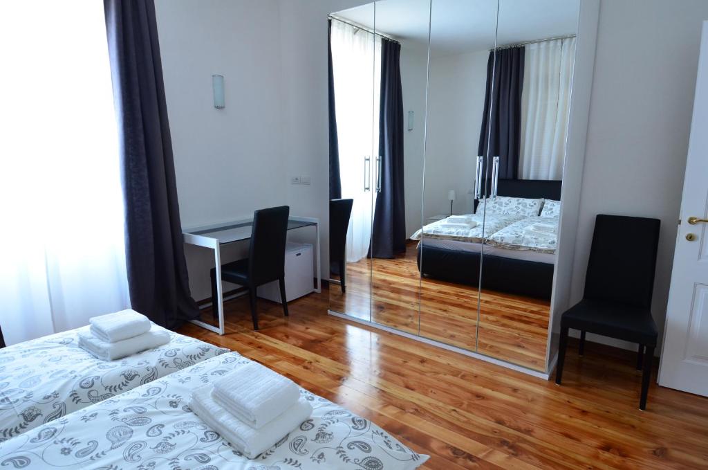 Postel nebo postele na pokoji v ubytování VILLA ARANCIO Ghiffa