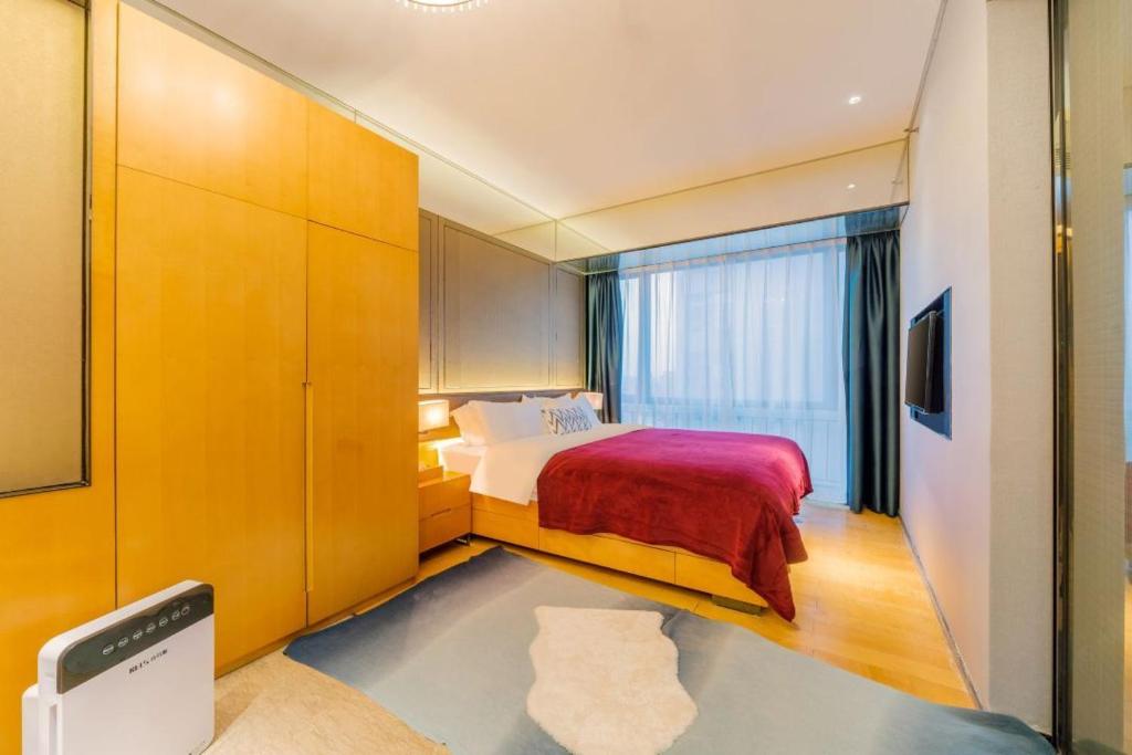 a hotel room with a bed and a large window at Fa万濠国际服务公寓 in Guangzhou