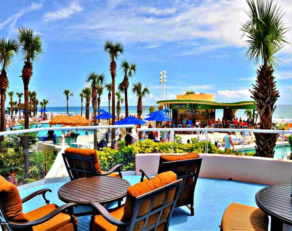 Restaurace v ubytování Wyndham Ocean Walk Resort 2332-0 - Vacation in Comfort and luxury - 2BR Oceanview