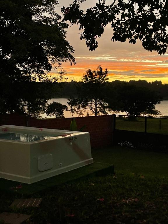 a hot tub with a sunset in the background at Cabaña Amare in Puerto Bossetti