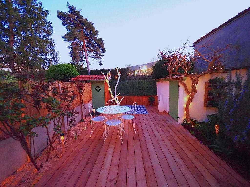 Photo de la galerie de l'établissement NOUVEAUTE 2025 La Maison Boheme, 2 chambres avec jardin-terrasse, à Bellerive-sur-Allier