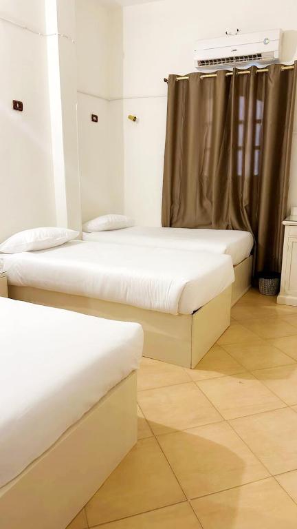 A bed or beds in a room at Matager Guesthouse