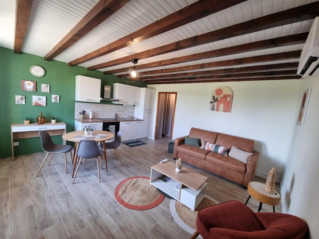 Kuchyň nebo kuchyňský kout v ubytování Au Marlézay country house 4 personnes