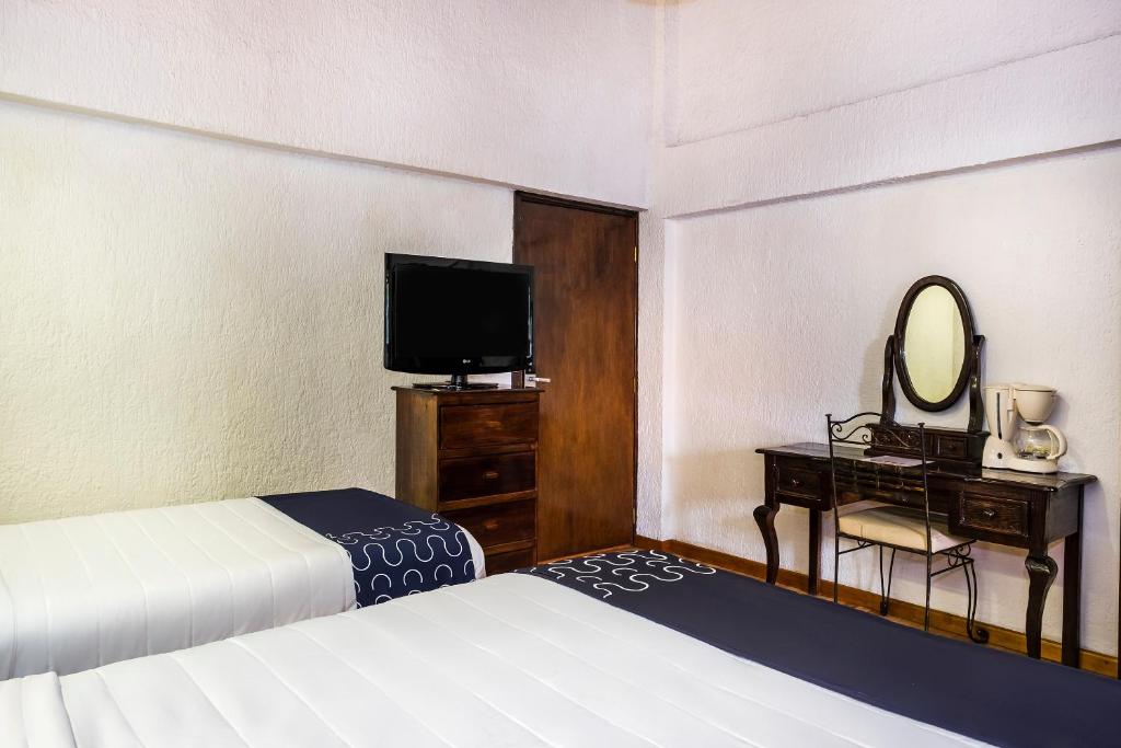 Postel nebo postele na pokoji v ubytování Capital O Hotel Central, Xalapa