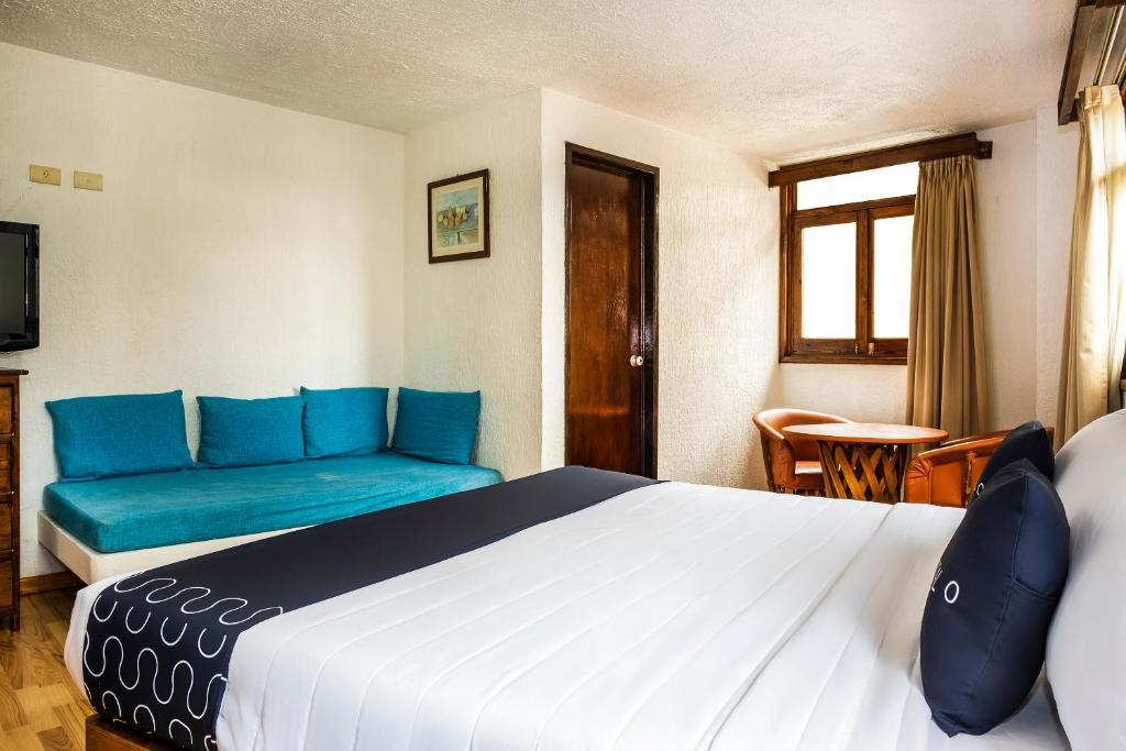 Postel nebo postele na pokoji v ubytování Capital O Hotel Central, Xalapa