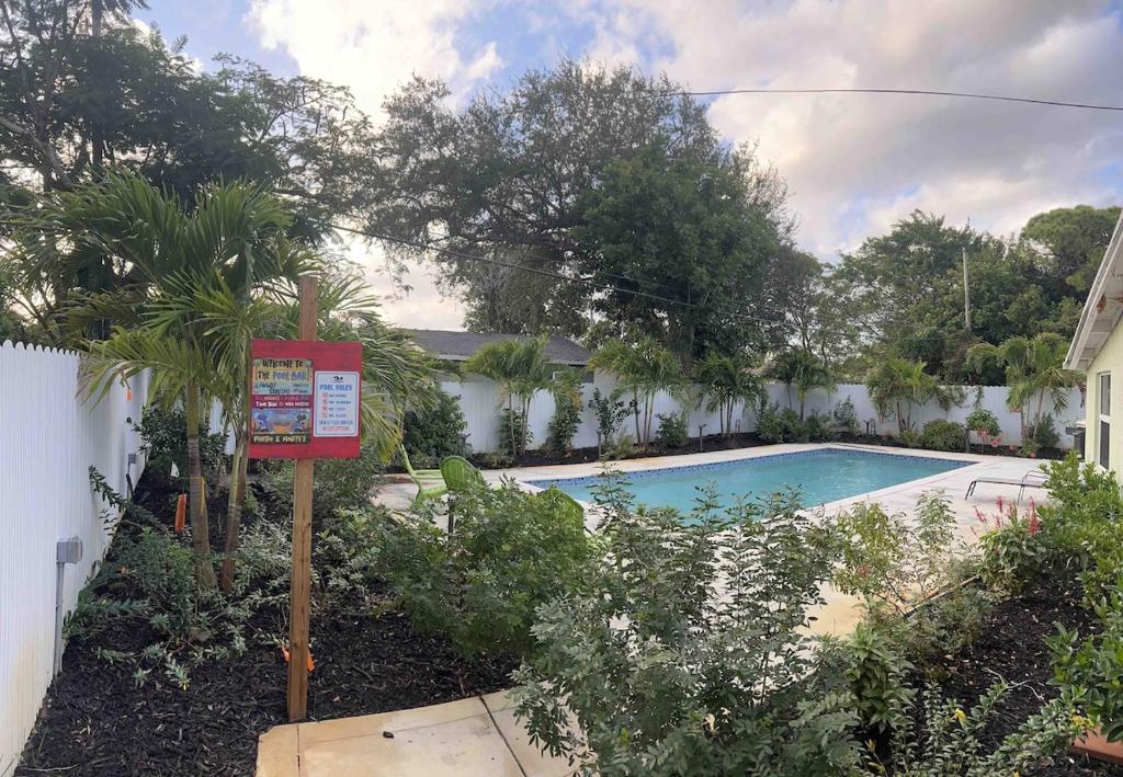 Πισίνα στο ή κοντά στο Cheerful 4b 2B with heated pool