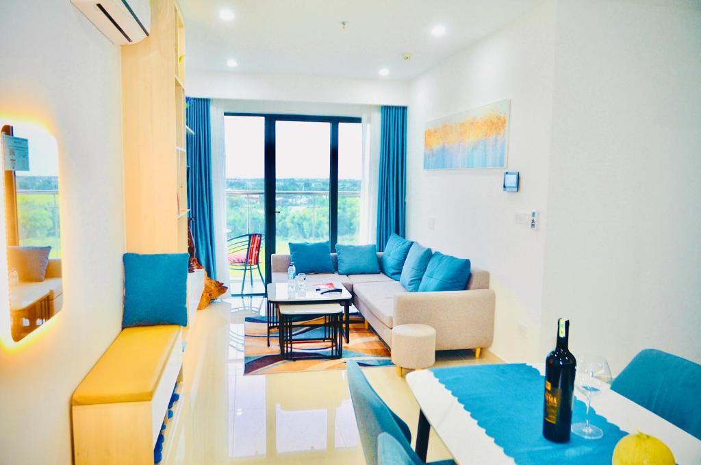 Khu vực ghế ngồi tại HAPPY HOUSE PREMIER - Căn Hộ 3PN Tiện Nghi , View Đẹp, Trung Tâm, Hồ Bơi&Gym Free