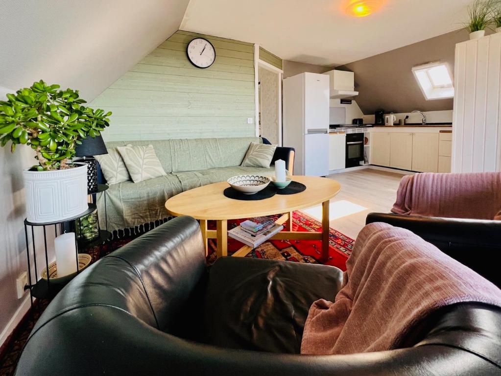 Kuchyň nebo kuchyňský kout v ubytování Penthouse-lägenhet med två sovrum & terass med havsutsikt