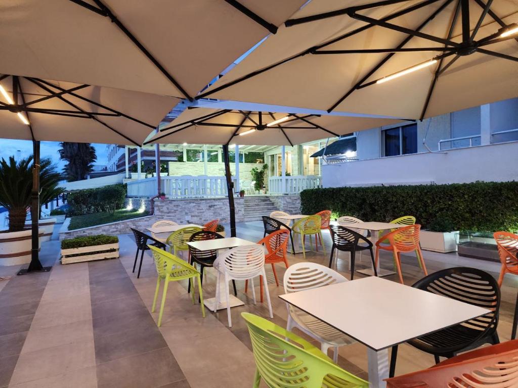 Restaurace v ubytování Hotel Maren Durres