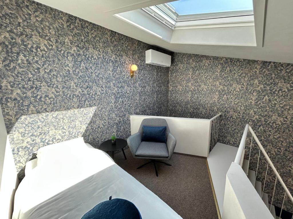 A bed or beds in a room at B&B Contrast