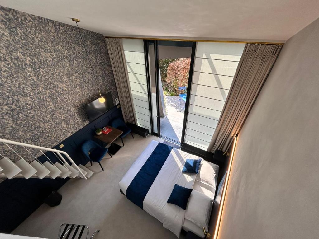 A bed or beds in a room at B&B Contrast