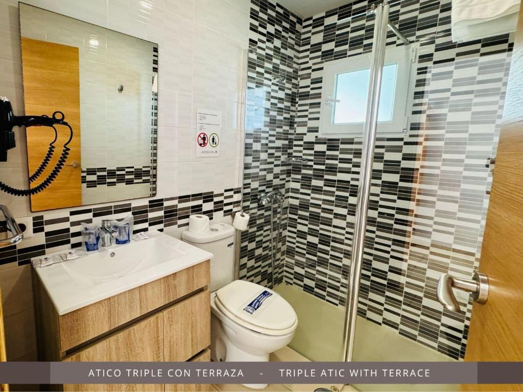 a bathroom with a toilet and a sink and a shower at Hotel Kasa in Las Palmas de Gran Canaria