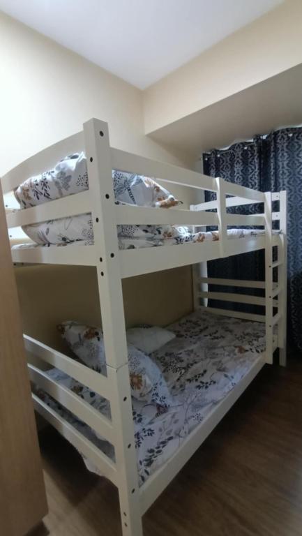 Postel nebo postele na pokoji v ubytování Joy Azure Escapes