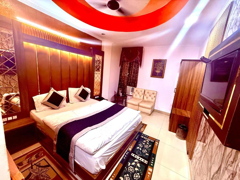 Postel nebo postele na pokoji v ubytování Hotel Shiva Intercontinental -New Delhi Railway Station