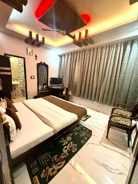Postel nebo postele na pokoji v ubytování Hotel Shiva Intercontinental -New Delhi Railway Station