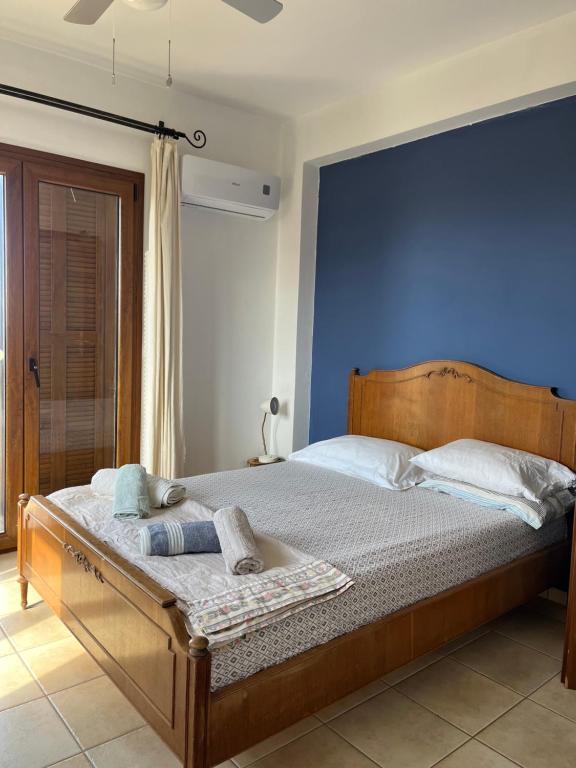 A bed or beds in a room at Aletraki -Off-Grid Retreat Above Heraklion, Peaceful Views