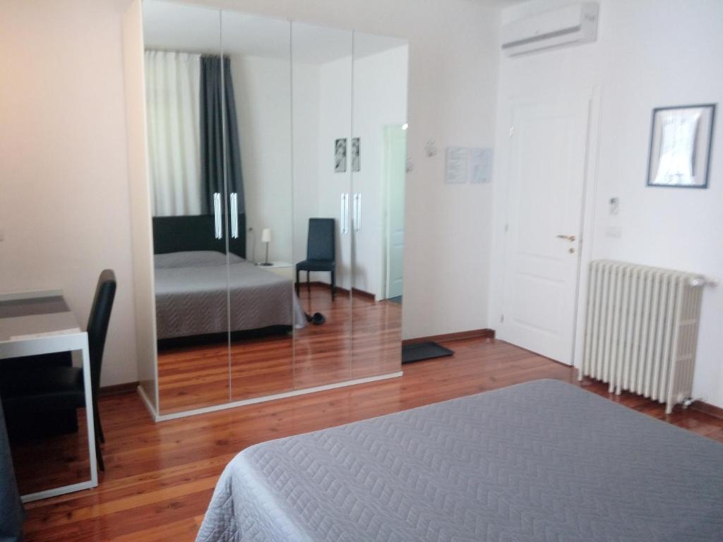 Postel nebo postele na pokoji v ubytování VILLA ARANCIO Ghiffa